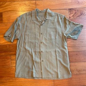 Tommy Bahama mens original fit short sleeve sage green button down camp shirt